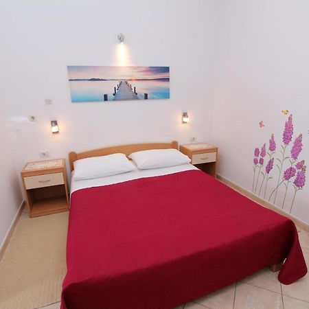 Room And Apartment Lea Rovinj Buitenkant foto