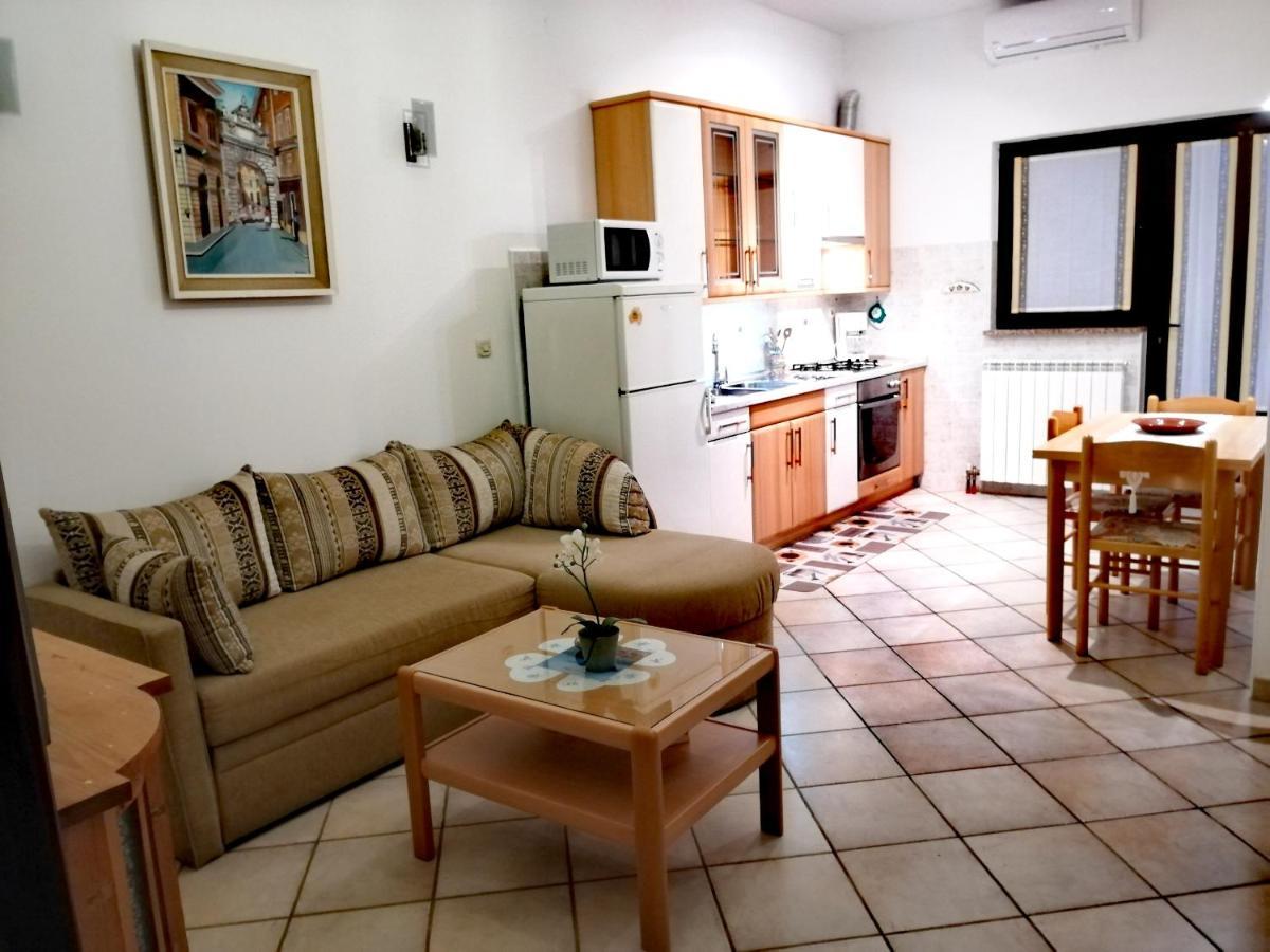 Room And Apartment Lea Rovinj Buitenkant foto