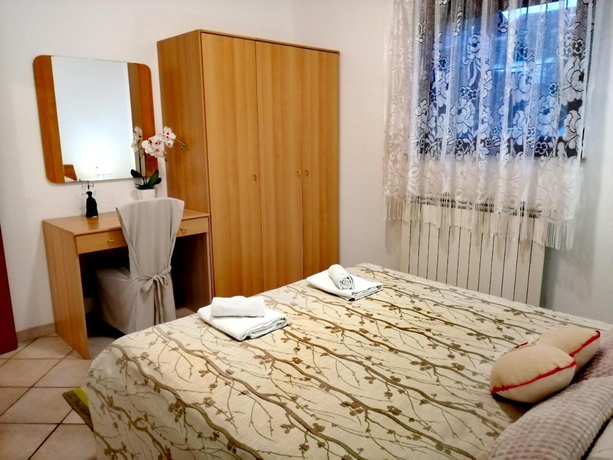 Room And Apartment Lea Rovinj Buitenkant foto