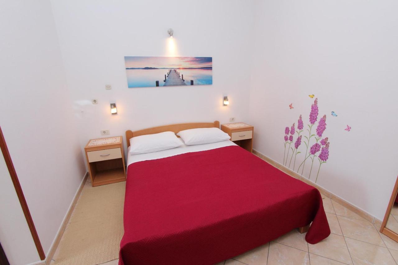Room And Apartment Lea Rovinj Buitenkant foto