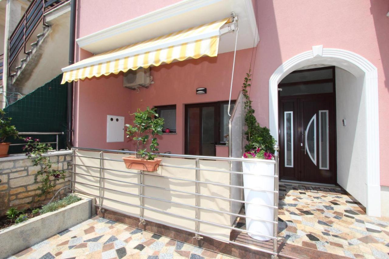 Room And Apartment Lea Rovinj Buitenkant foto