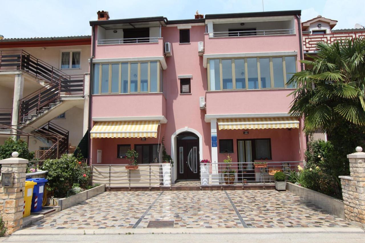 Room And Apartment Lea Rovinj Buitenkant foto