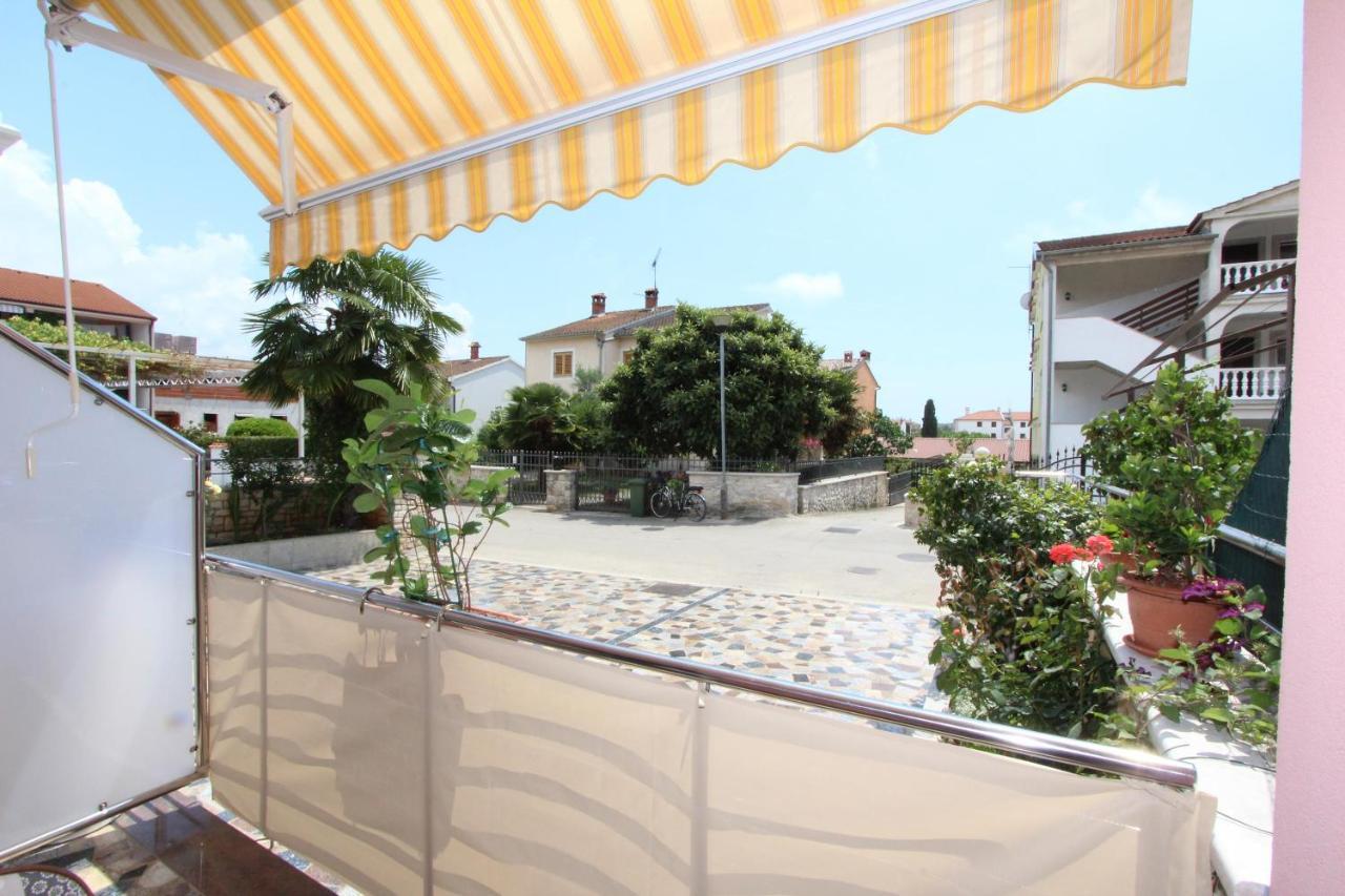 Room And Apartment Lea Rovinj Buitenkant foto